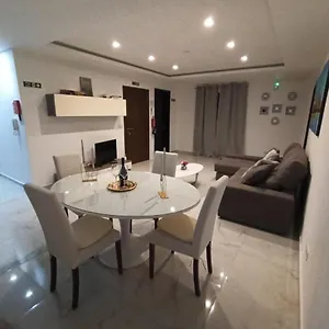 Apartment Modern 2-bed, Sliema